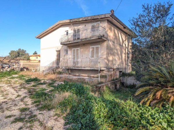 casa indipendente in vendita ad Anzio in zona Stazione