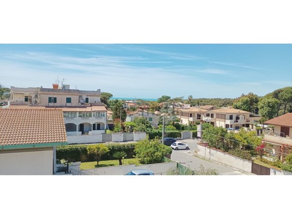 appartamento in vendita ad Anzio in zona Villa Claudia