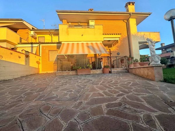 casa indipendente in vendita ad Anzio in zona Mare