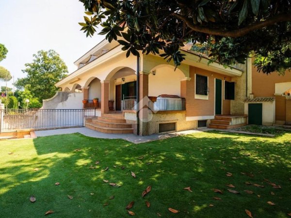 casa indipendente in vendita ad Anzio in zona Lido dei Pini