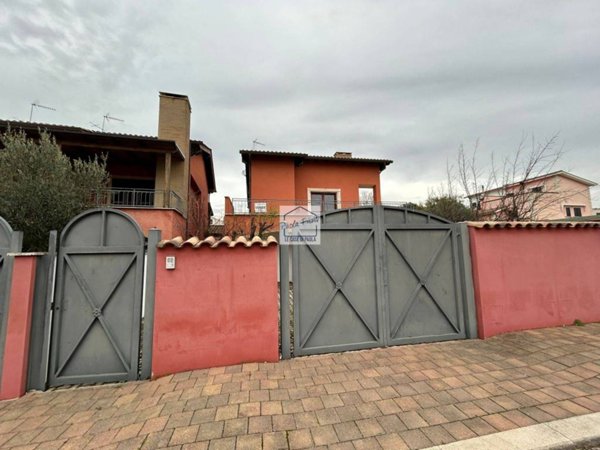 casa indipendente in vendita ad Anzio in zona Lido dei Pini