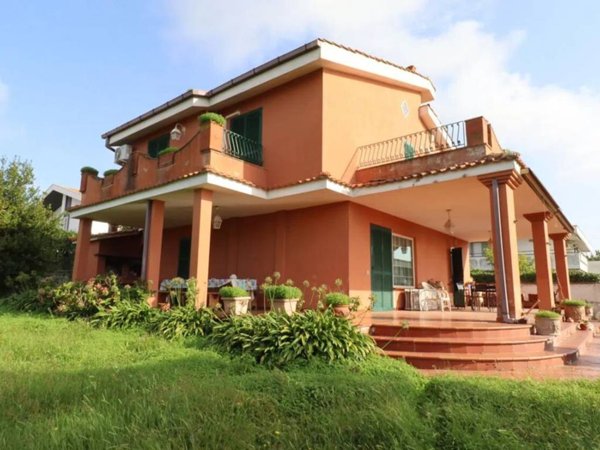 casa indipendente in vendita ad Anzio in zona Mare