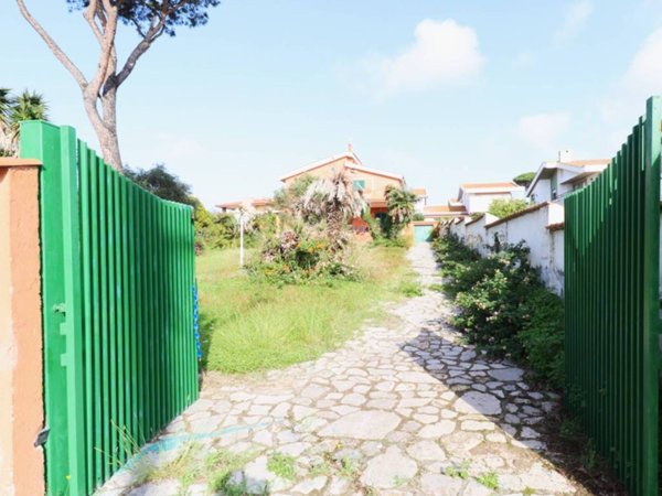 casa indipendente in vendita ad Anzio in zona Mare