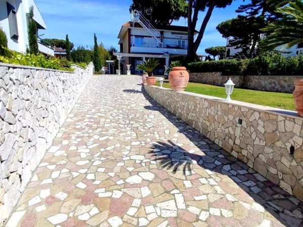 casa indipendente in vendita ad Anzio in zona Mare