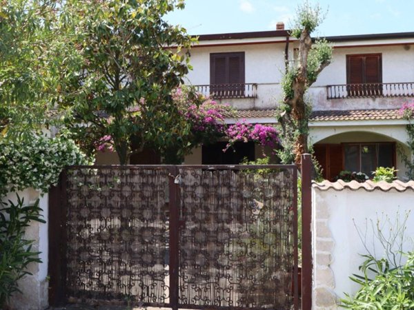 casa indipendente in vendita ad Anzio in zona Mare