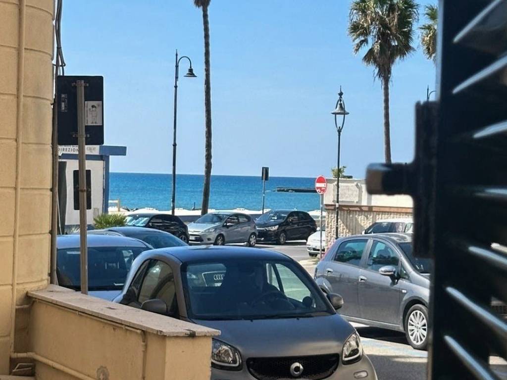 appartamento in vendita ad Anzio in zona Mare