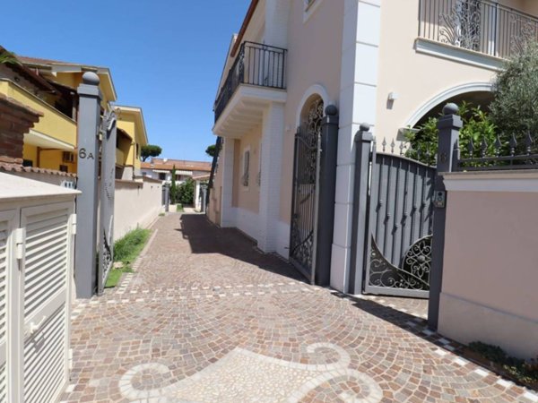 casa indipendente in vendita ad Anzio in zona Mare