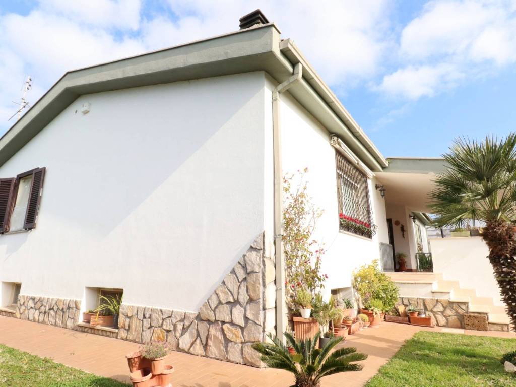casa indipendente in vendita ad Anzio in zona Lido dei Pini