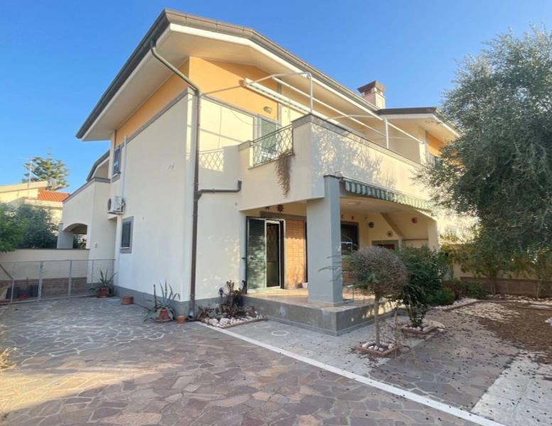 casa indipendente in vendita ad Anzio in zona Stazione