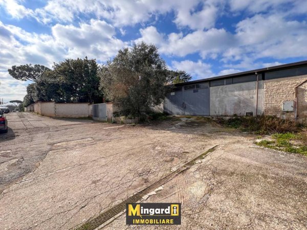 capannone in vendita ad Anzio in zona Stazione