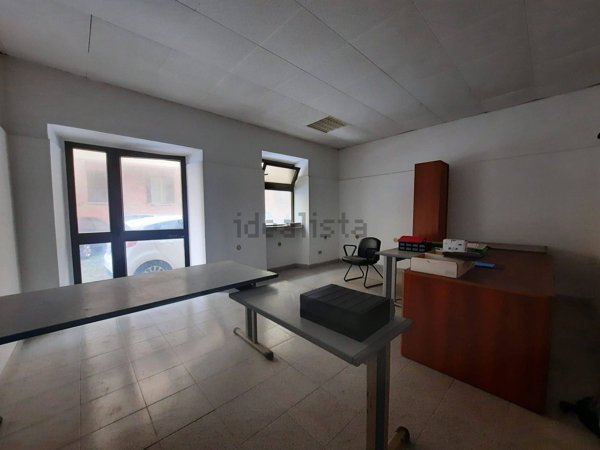 locale commerciale in vendita ad Anzio