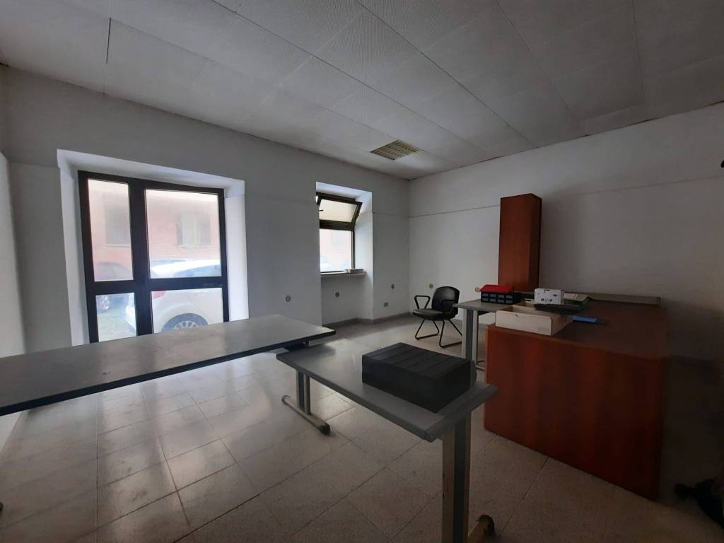 locale commerciale in vendita ad Anzio