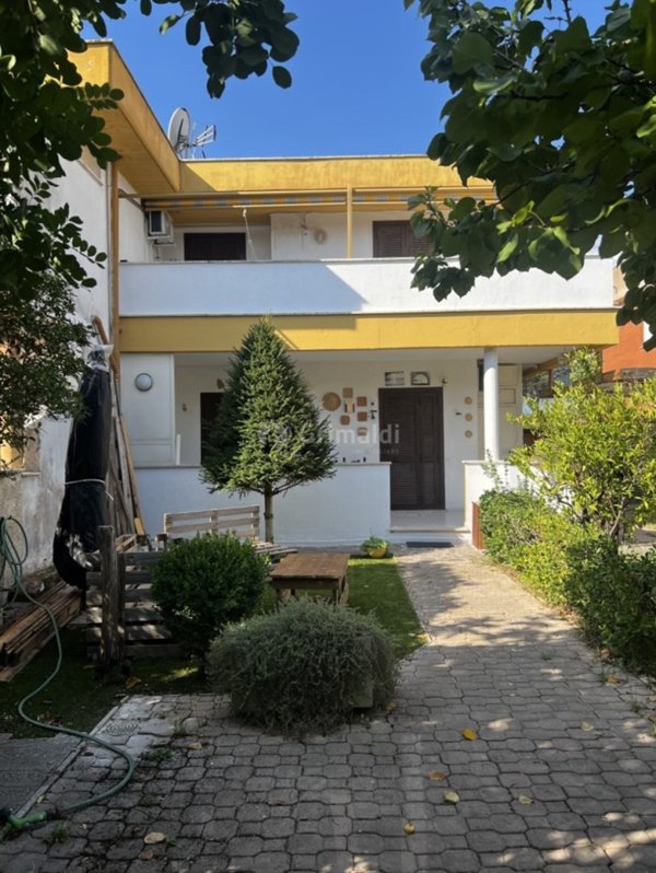 casa indipendente in vendita ad Anzio in zona Lido dei Pini