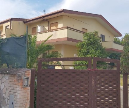 casa indipendente in vendita ad Anzio in zona Villa Claudia