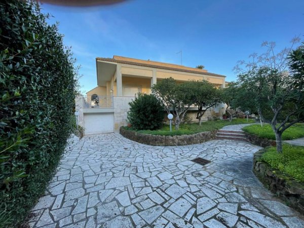 casa indipendente in vendita ad Anzio in zona Mare