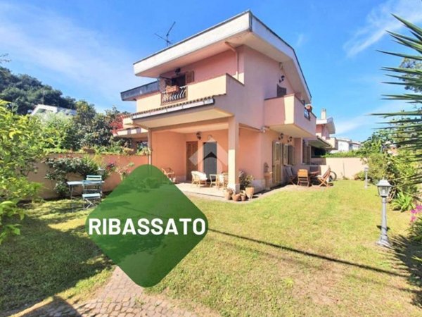 casa indipendente in vendita ad Anzio in zona Villa Claudia