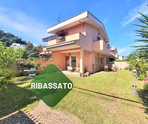 casa indipendente in vendita ad Anzio in zona Villa Claudia