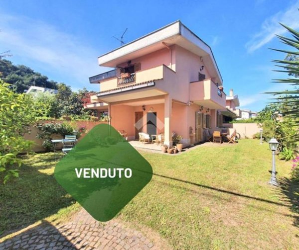 casa indipendente in vendita ad Anzio in zona Villa Claudia