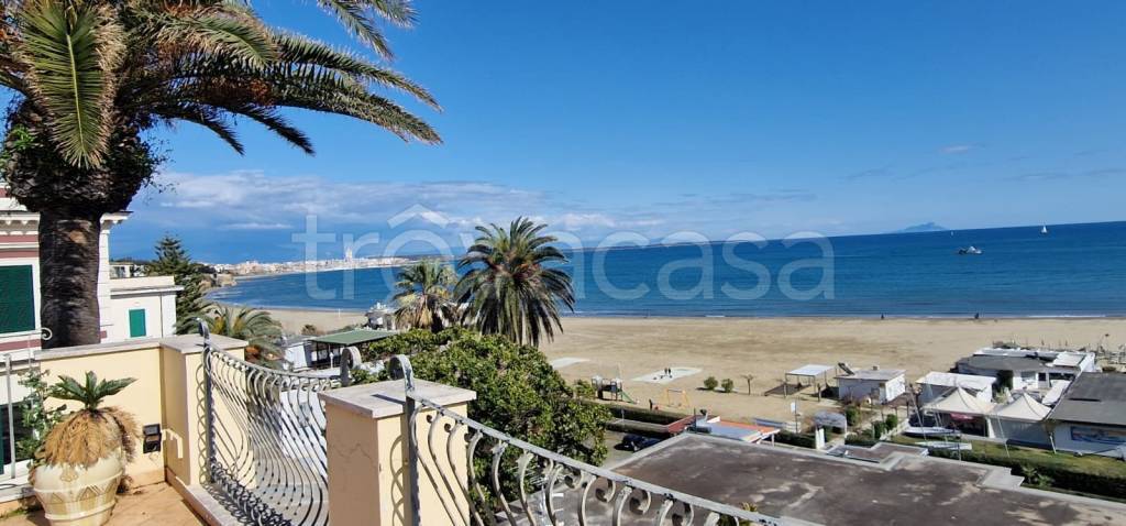 appartamento in vendita ad Anzio in zona Mare
