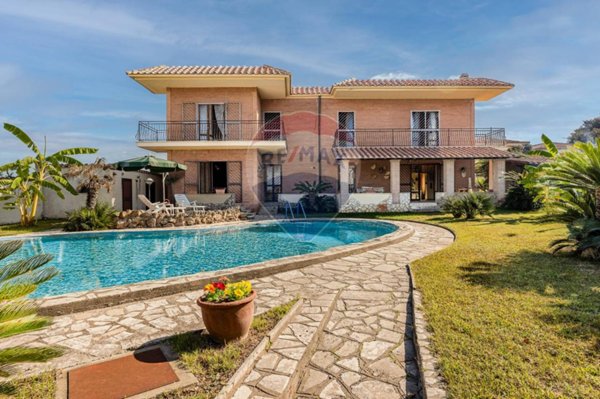 casa indipendente in vendita ad Anzio in zona Anzio Colonia