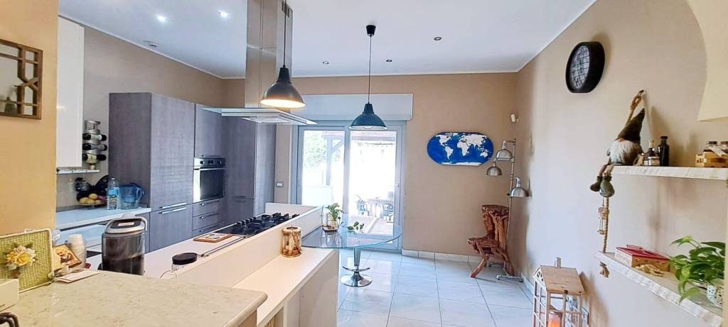 appartamento in vendita ad Anzio in zona Villa Claudia