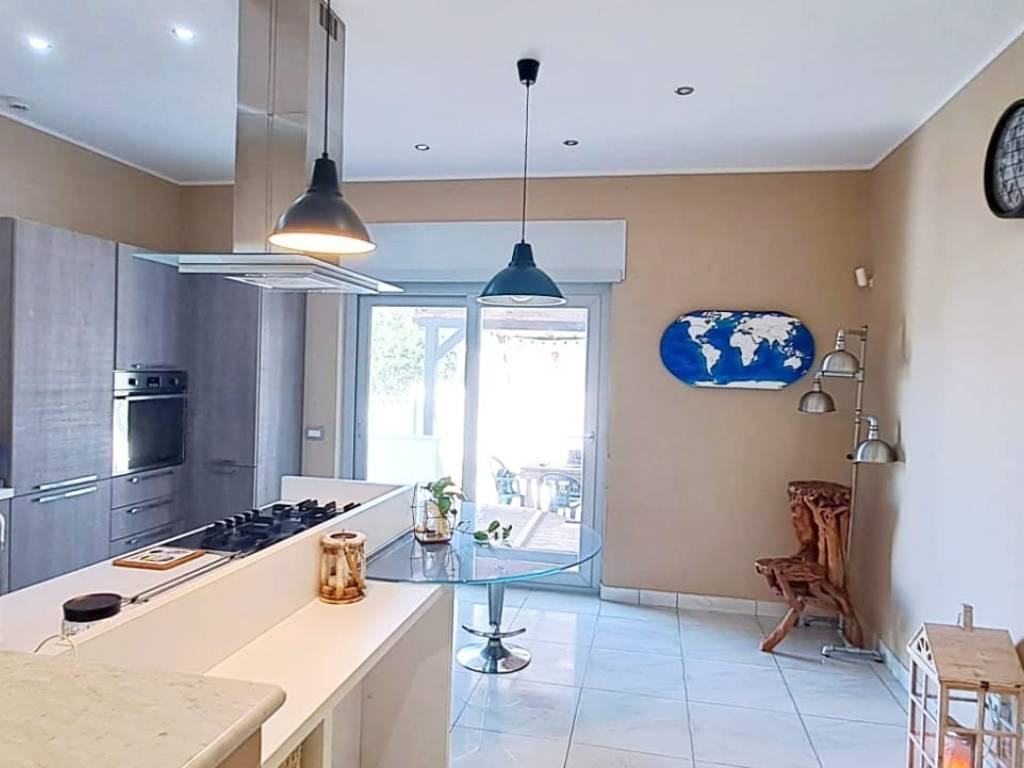 appartamento in vendita ad Anzio in zona Villa Claudia