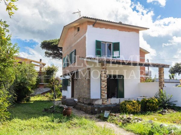 casa indipendente in vendita ad Anzio in zona Cincinnato
