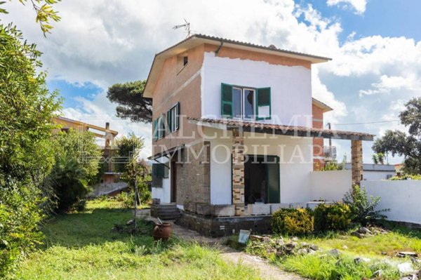 casa indipendente in vendita ad Anzio in zona Villa Claudia