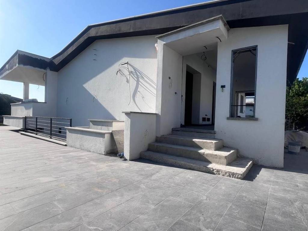 casa indipendente in vendita ad Anzio in zona Stazione