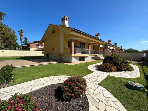 casa indipendente in vendita ad Anzio in zona Stazione