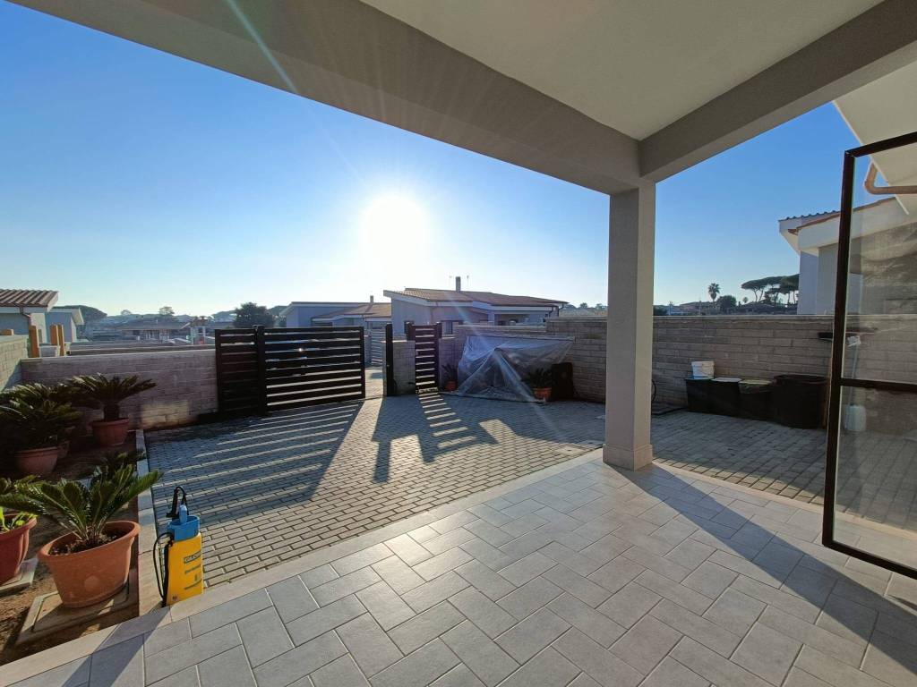 casa indipendente in vendita ad Anzio in zona Mare