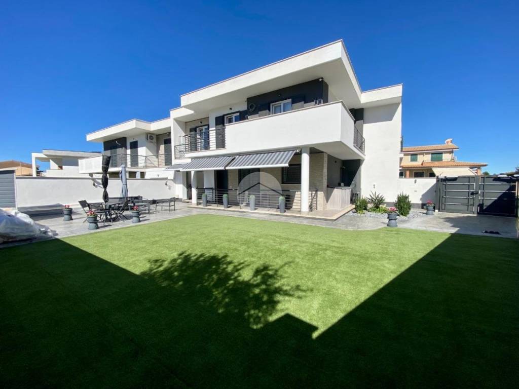casa indipendente in vendita ad Anzio in zona Villa Claudia