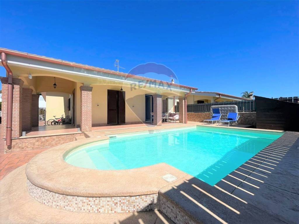 casa indipendente in vendita ad Anzio in zona Villa Claudia