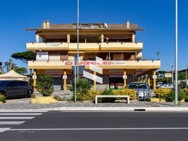 negozio in vendita ad Anzio in zona Villa Claudia