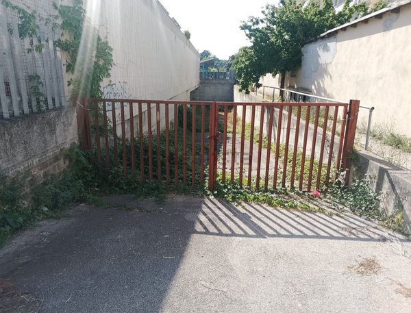 locale di sgombero in vendita ad Anzio