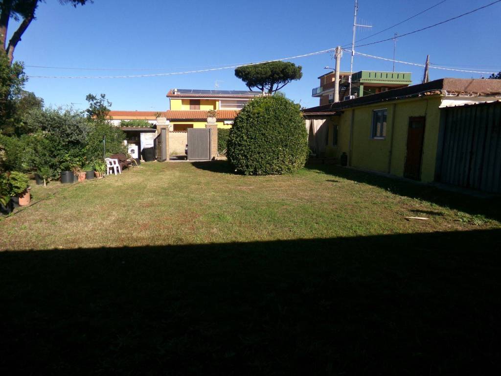 casa indipendente in vendita ad Anzio in zona Cincinnato