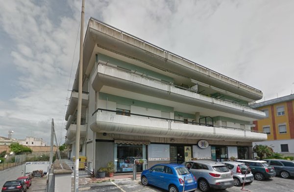 locale di sgombero in vendita ad Anzio