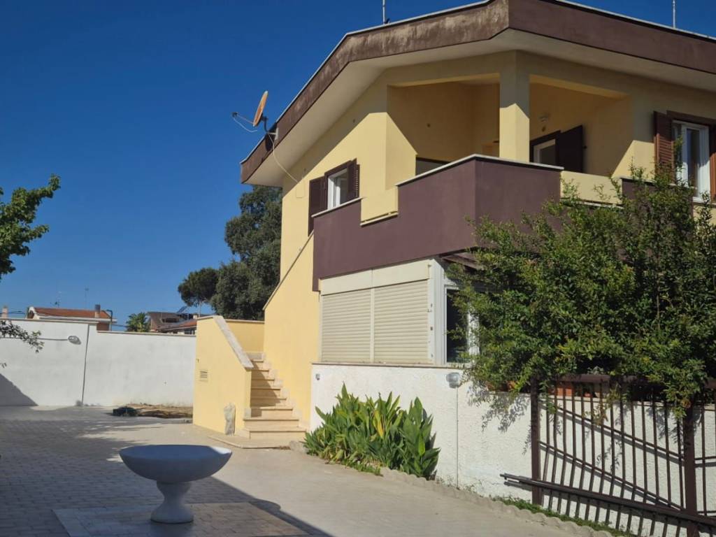 casa indipendente in vendita ad Anzio in zona Lido dei Pini