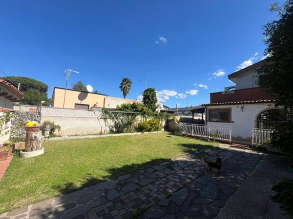 casa indipendente in vendita ad Anzio in zona Stazione