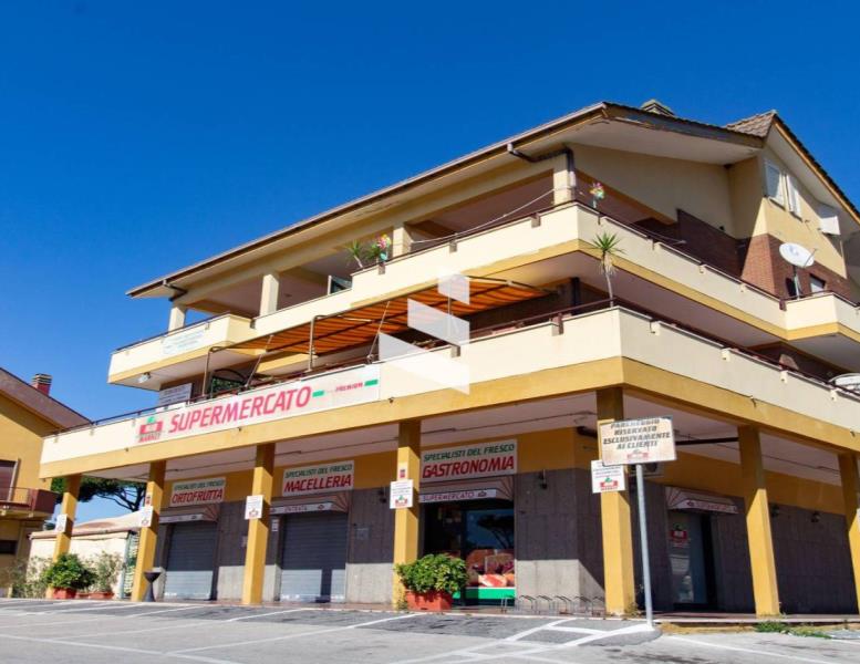 negozio in vendita ad Anzio in zona Lido dei Pini