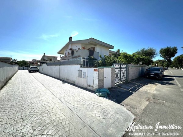 casa indipendente in vendita ad Anzio in zona Cincinnato