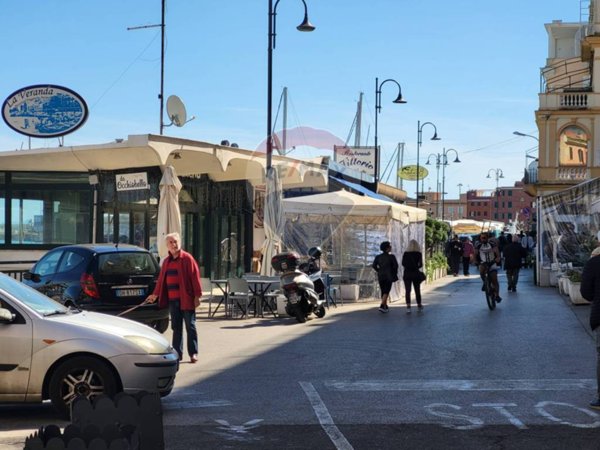 negozio in vendita ad Anzio