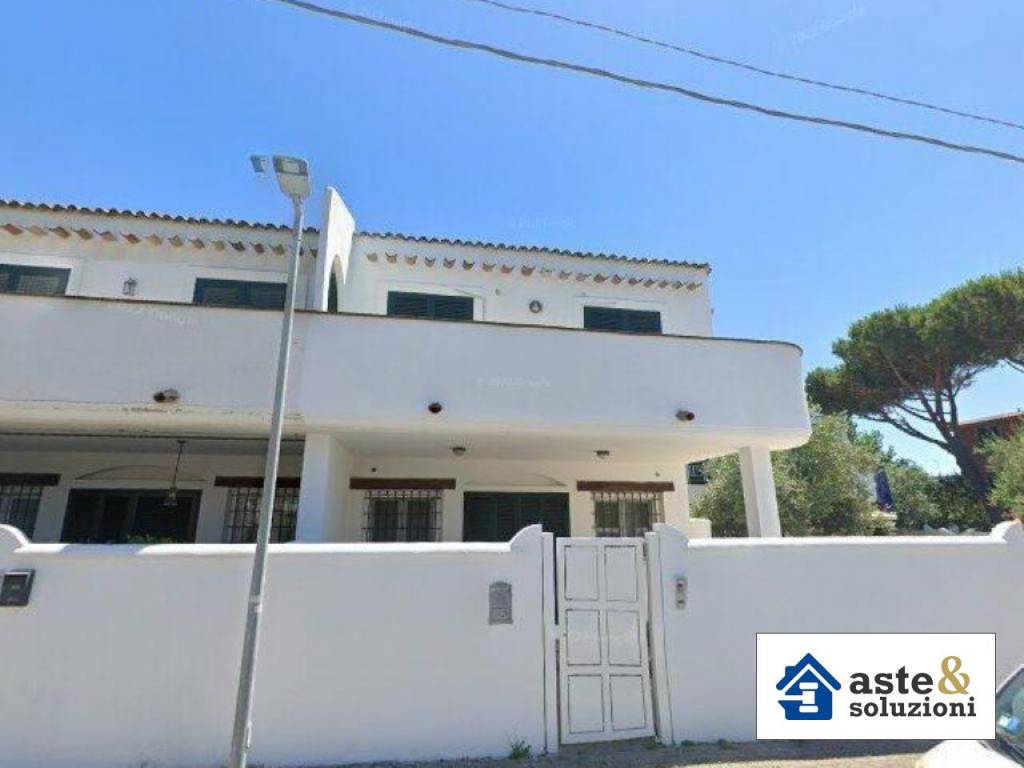casa indipendente in vendita ad Anzio in zona Cincinnato