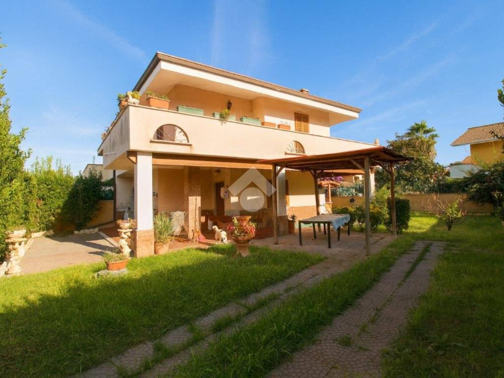 casa indipendente in vendita ad Anzio in zona Lido dei Pini