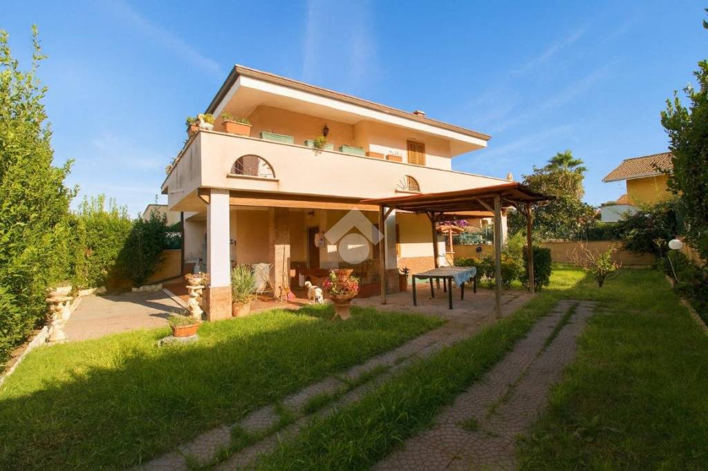casa indipendente in vendita ad Anzio in zona Lido dei Pini