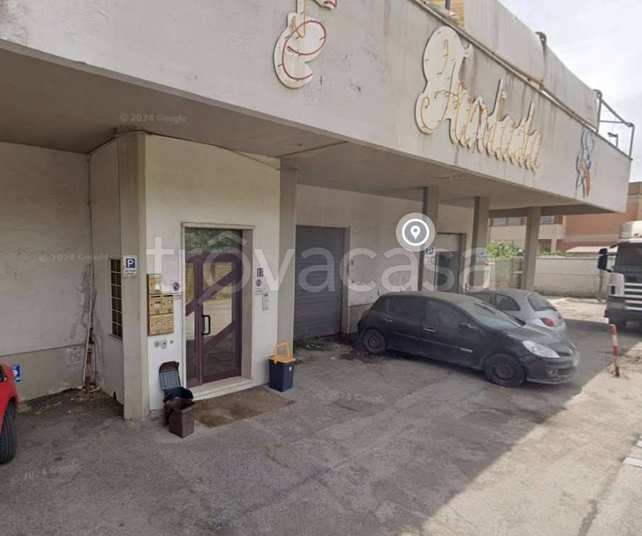 locale commerciale in vendita ad Anzio