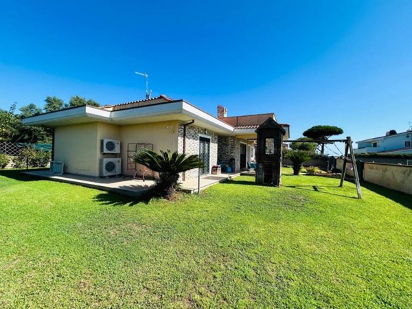 casa indipendente in vendita ad Anzio in zona Marechiaro