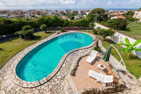 casa indipendente in vendita ad Anzio in zona Marechiaro
