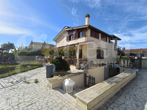 appartamento in vendita ad Anzio in zona Mare
