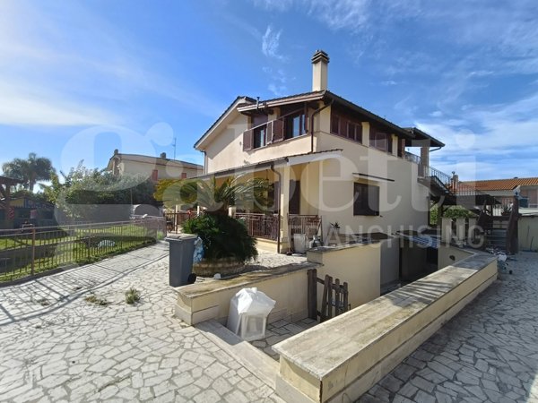 appartamento in vendita ad Anzio in zona Mare